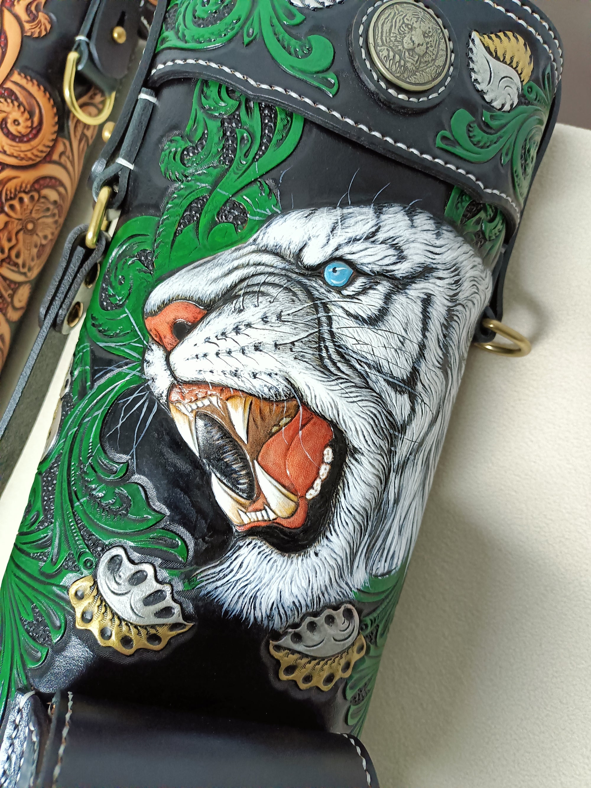 Hand-Carved White Tiger Leather Billiard Cue Case – 6-Slot Customizable Design with Brass Hardware | Premium Protection & Artistry