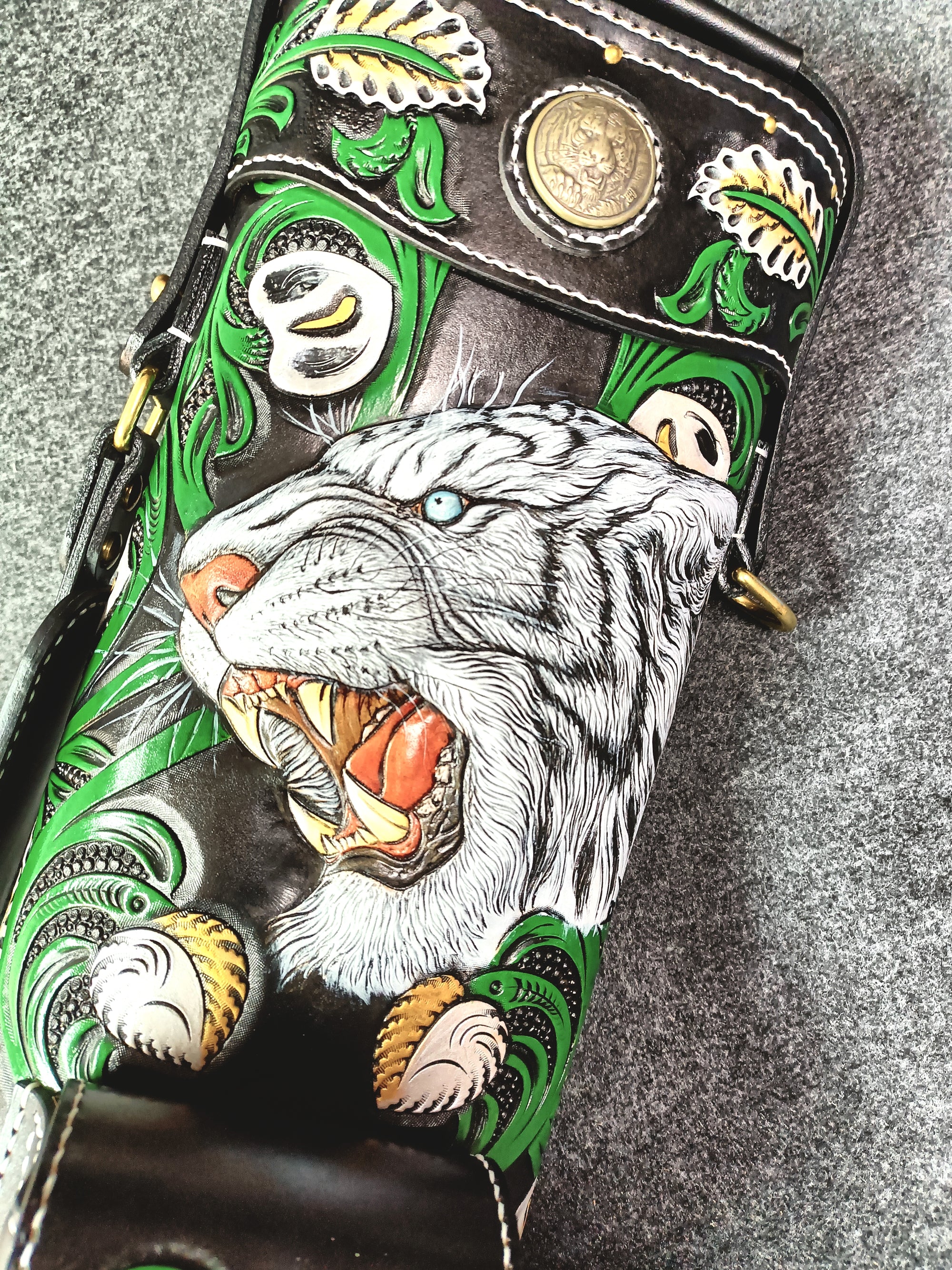 Hand-Carved White Tiger Leather Billiard Cue Case – 6-Slot Customizable Design with Brass Hardware | Premium Protection & Artistry