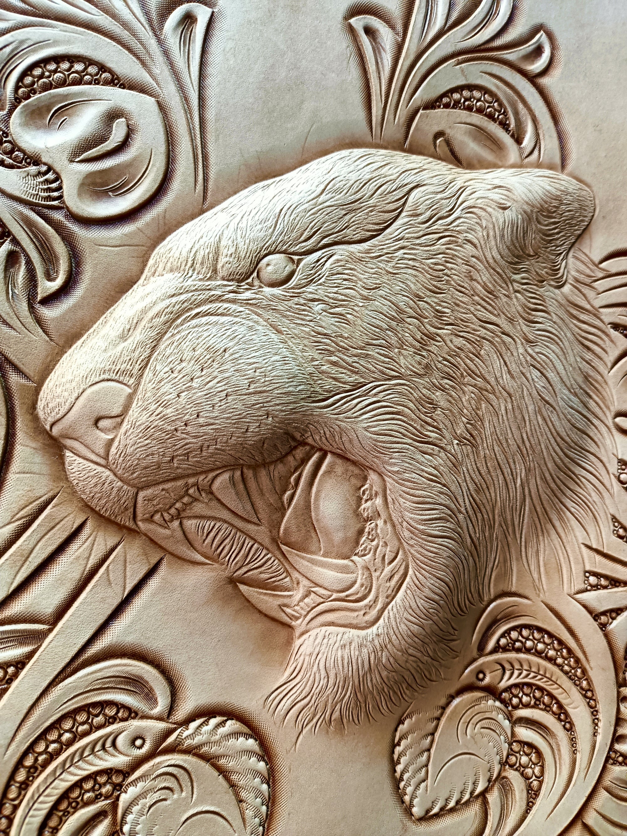 Hand-Carved White Tiger Leather Billiard Cue Case – 6-Slot Customizable Design with Brass Hardware | Premium Protection & Artistry